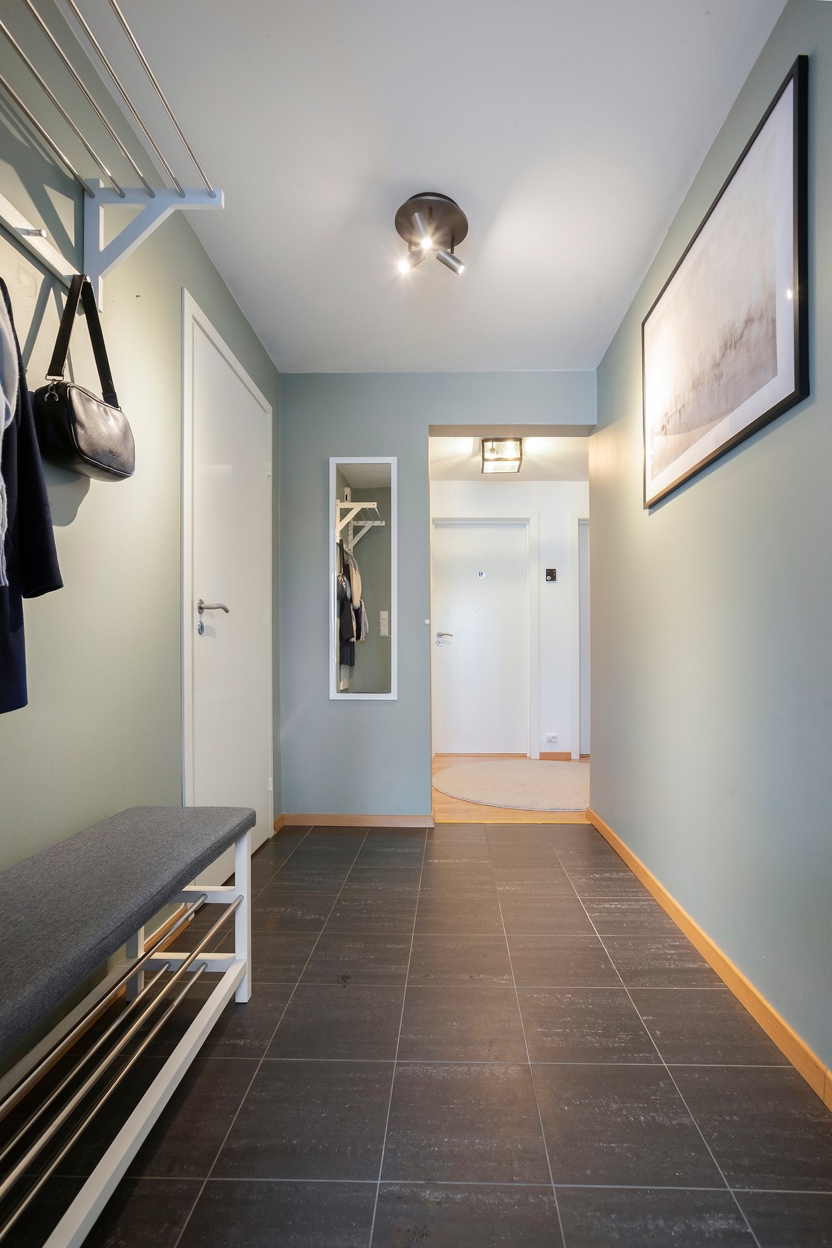 Plass til klær og sko Galleribilde