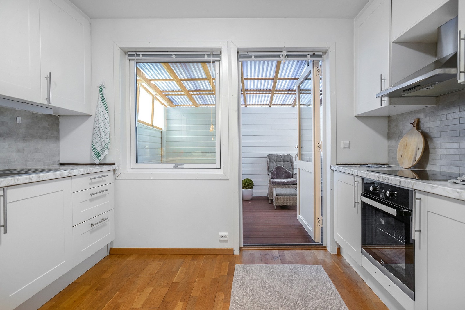 Utgang til terrasse og hage Galleribilde