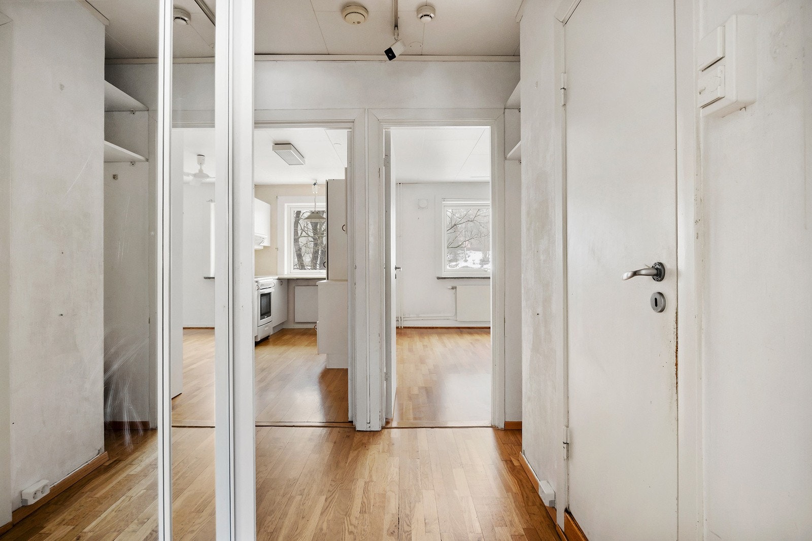 Dør-calling med kamera og åpner. Brann - og lydklassifisert entredør. Galleribilde