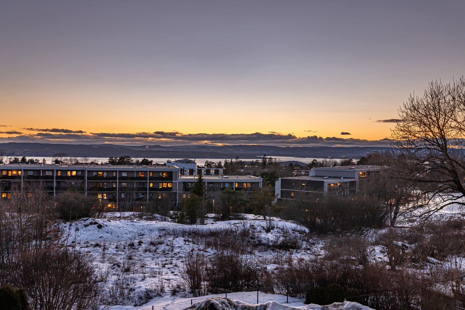 Leiligheten byr på en fantastisk panoramautsikt mot Oslofjorden og nærområdet. Galleribilde