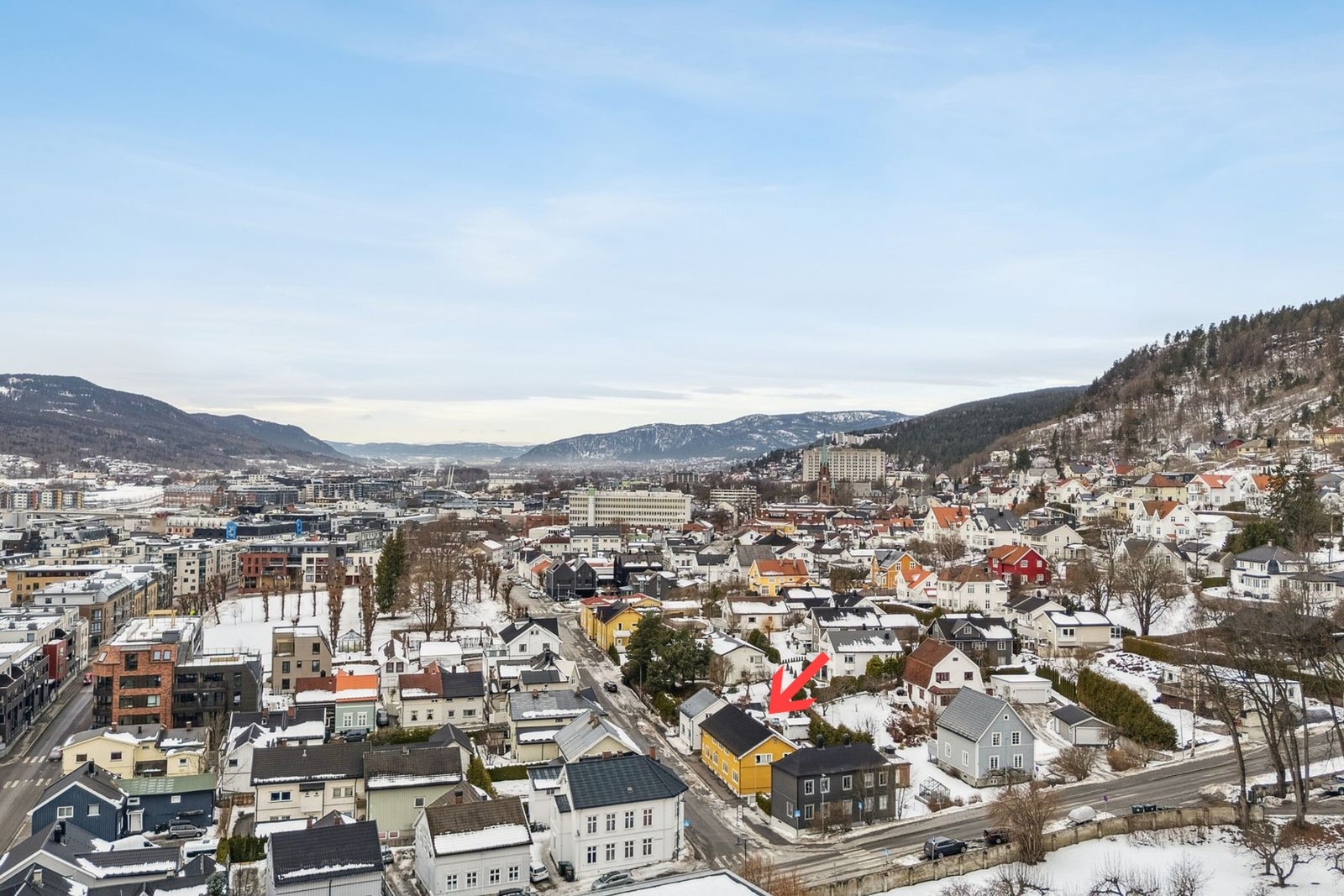 Leiligheten har en svært sentral beliggenhet med gangavstand til sentrum. Galleribilde