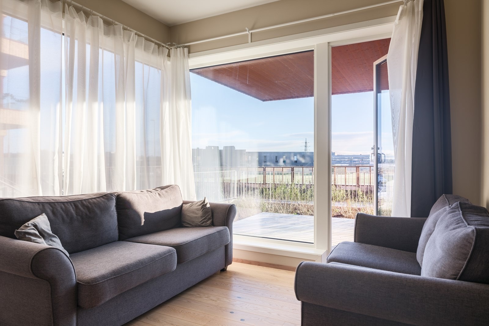 Her kan man nyte avslappende stunder med utsyn over området Galleribilde