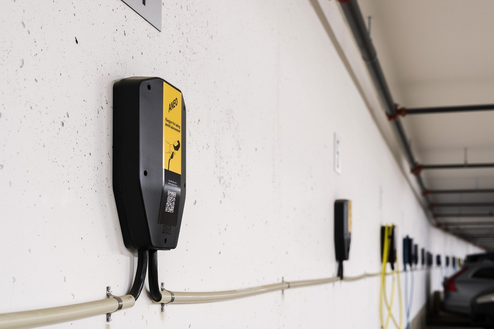 Det er montert lader for el-bil Galleribilde