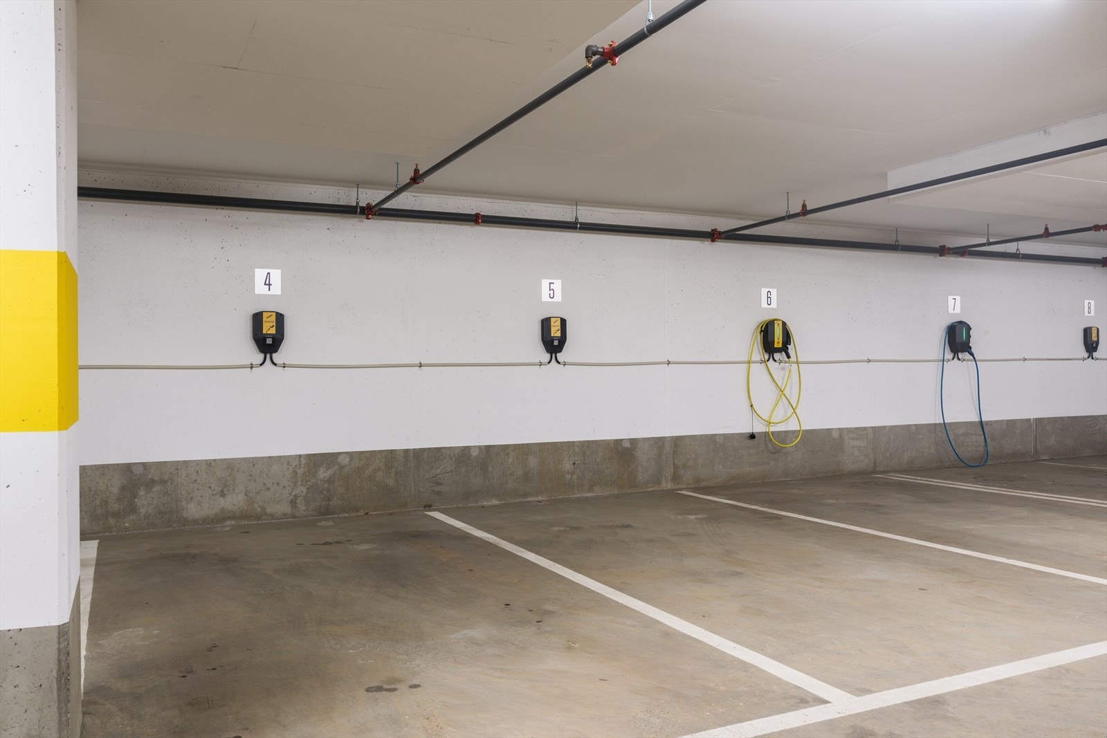 Det medfølger en parkeringsplass i felles lukket garasjeanlegg Galleribilde