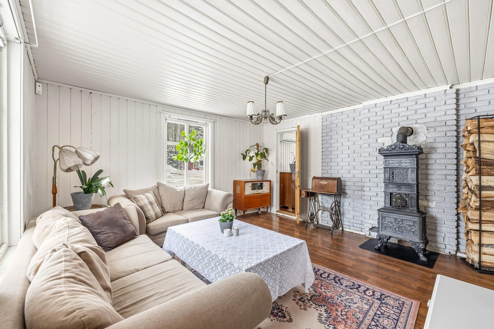 Vi går videre mot spisestuen. Galleribilde