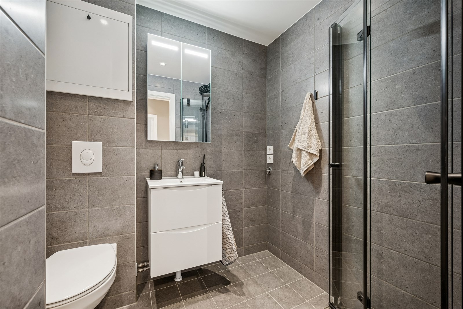 Særs lekkert og delikat baderom fra 2024! Galleribilde