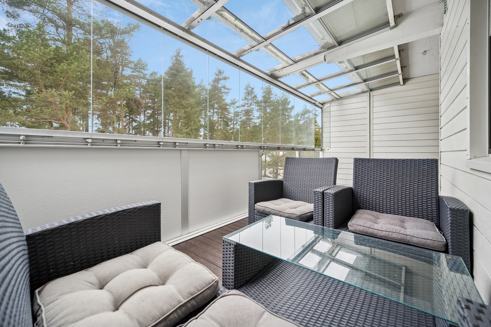 Skjermet og privat innglasset balkong! Galleribilde