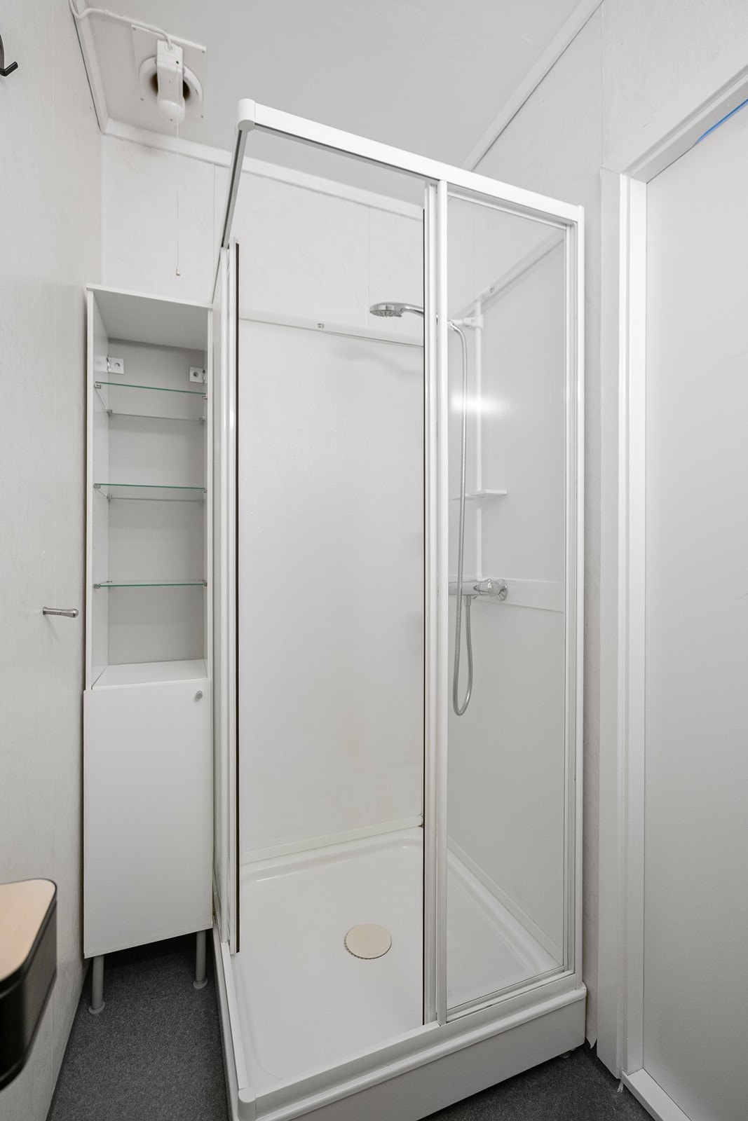 Godt utnyttet plass med praktiske oppbevaringsløsninger. Galleribilde