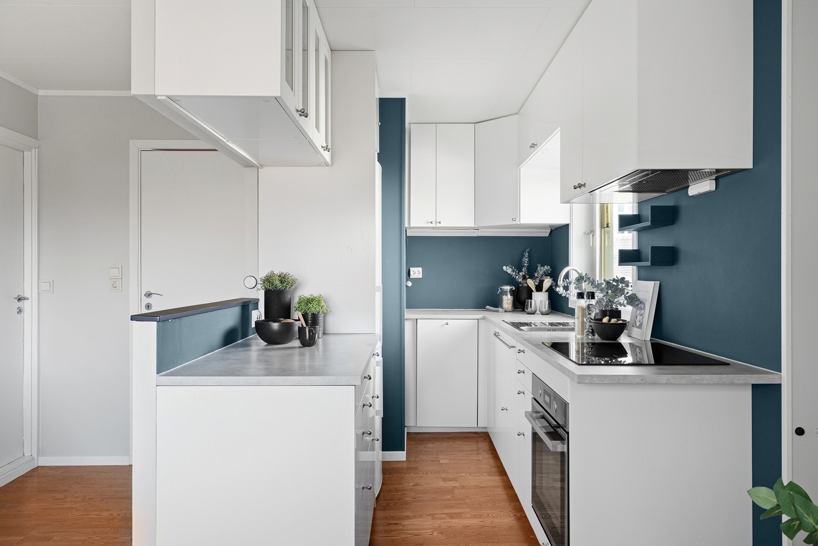 Stilrent uttrykk med slette fronter. Galleribilde