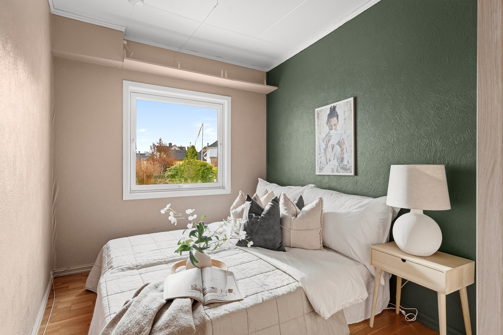 Romslig hovedsoverom med god plass til dobbelseng. Galleribilde