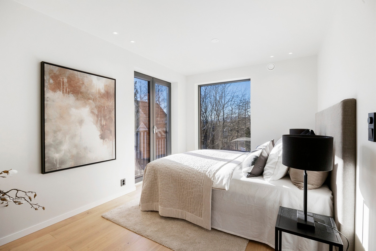 Hovedsoverom med bad en suite og walk-in-closet Galleribilde