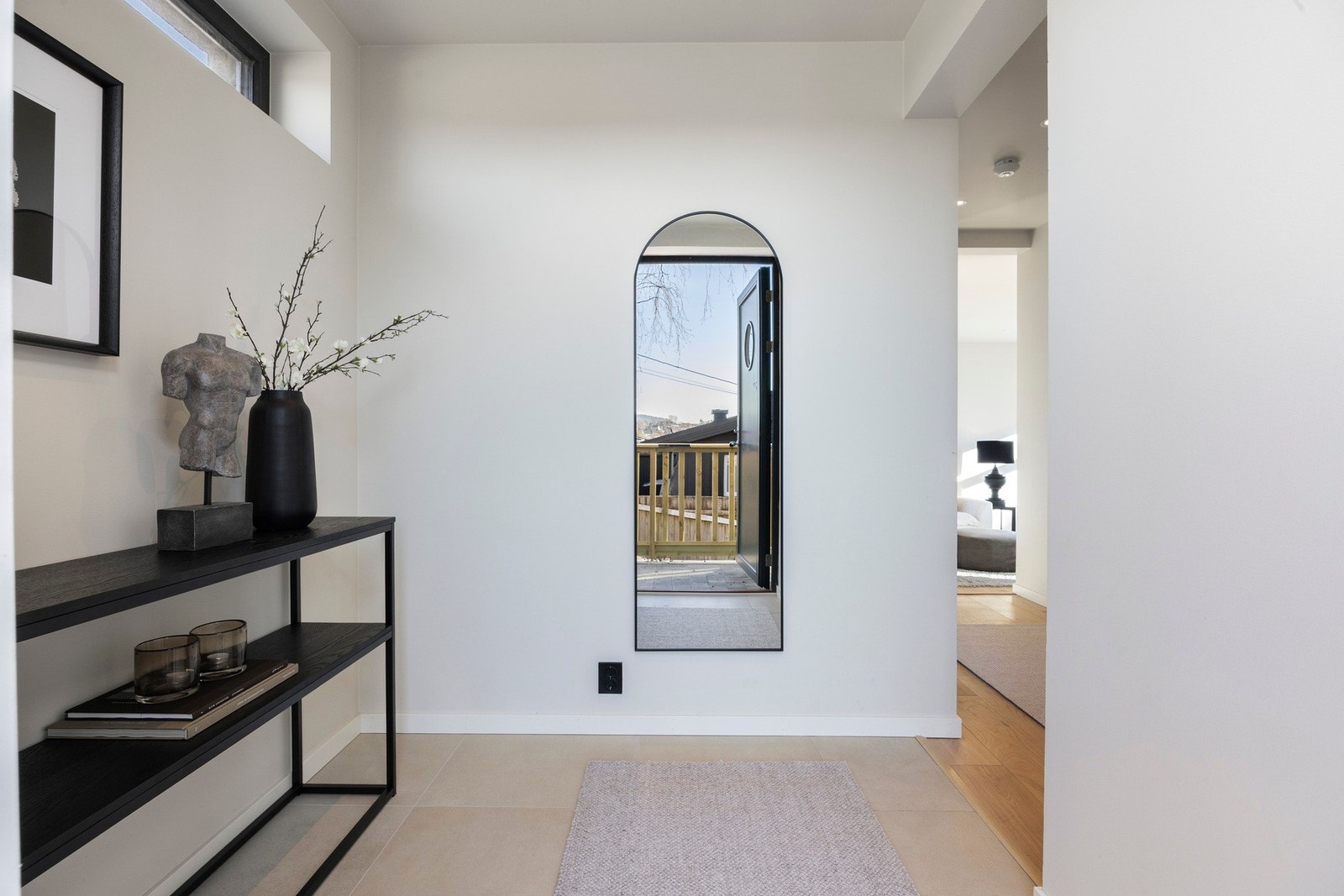 Entre med plass til garderobe. Galleribilde