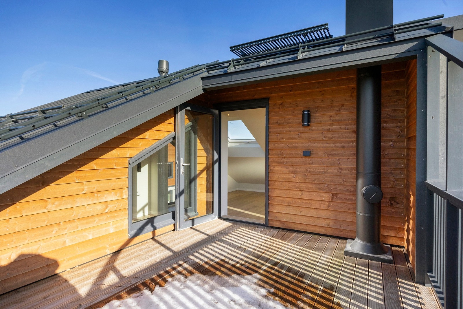 Sydvestvendt takterrasse på 12,2 kvm. Galleribilde