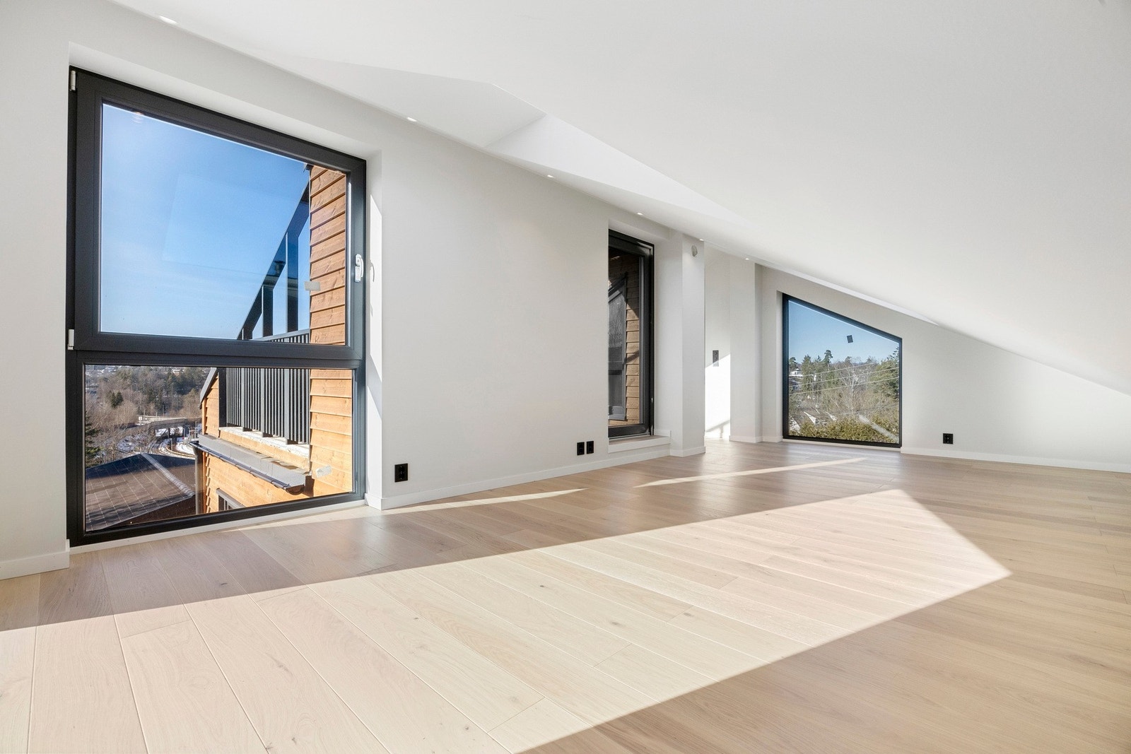 Loftstue. Galleribilde