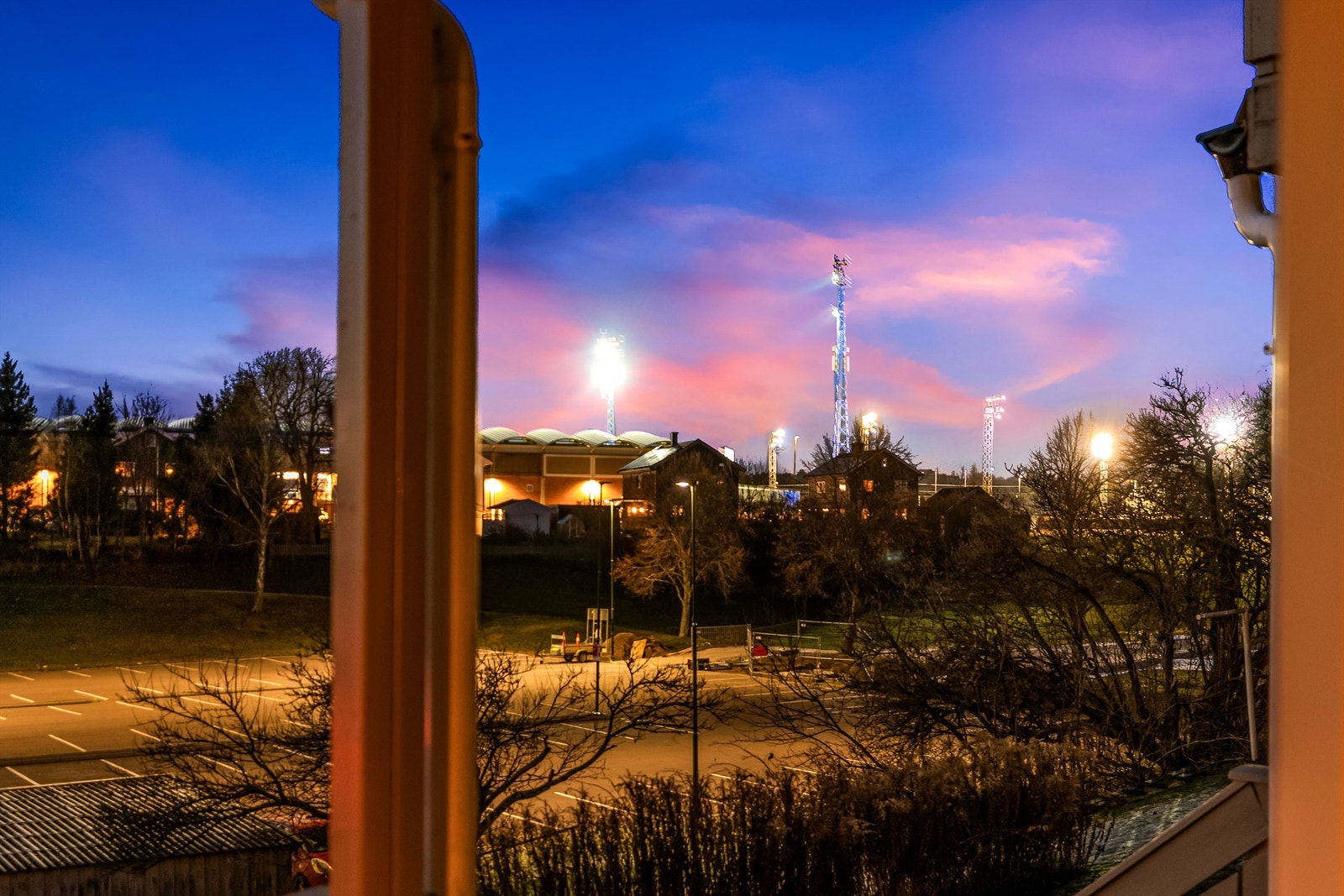 Vestvendt balkong med utsyn og sol fra ettermiddag til kveld Galleribilde