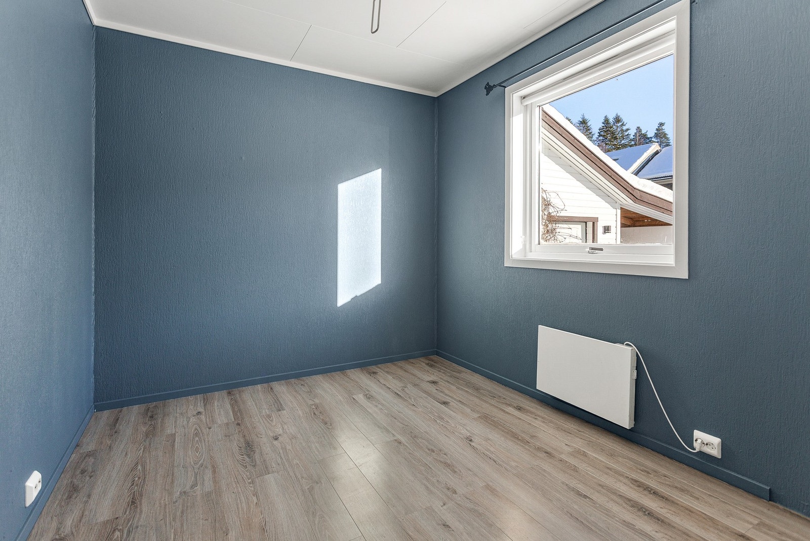 Soverom 1. ligger i 1.etasje og har gulv fra 2026 Galleribilde