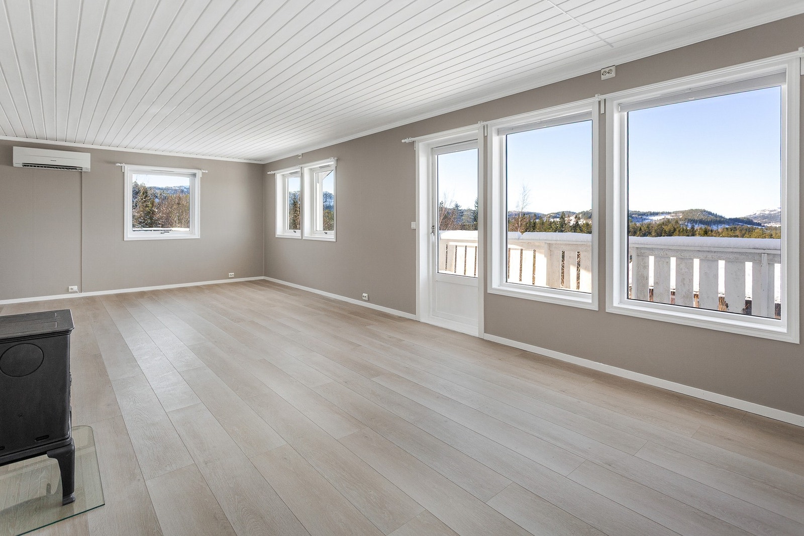 Fra stuen har man enkel adkomst til veranda Galleribilde