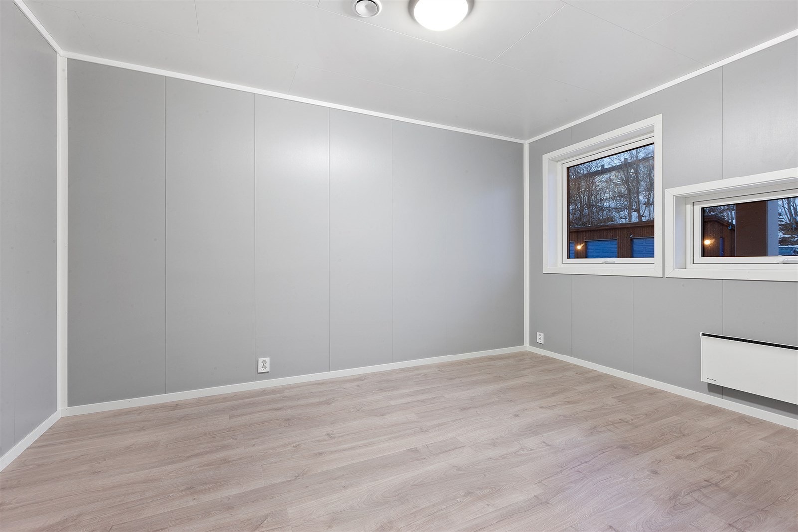 Hovedsoverommet på ca. 11,6 m2 har plass til dobbelseng, nattbord og garderobe. Galleribilde