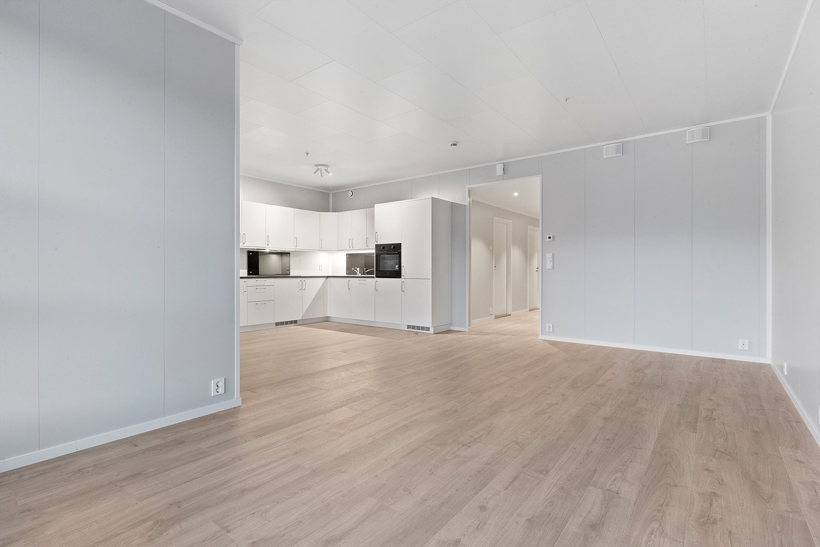 Åpen stue- og kjøkkenløsning på ca. 36,8 m2 Galleribilde