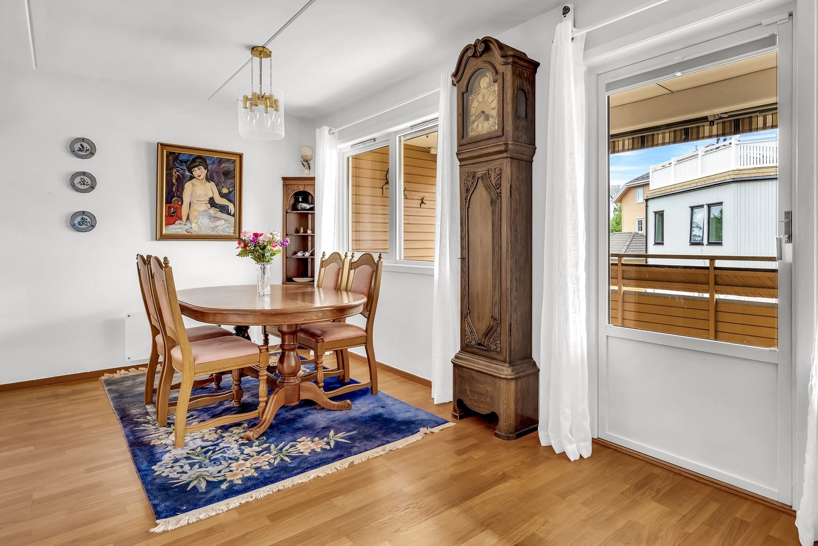 Her har du rikelig med plass til å arrangere hyggelige middager for familie og venner. Galleribilde