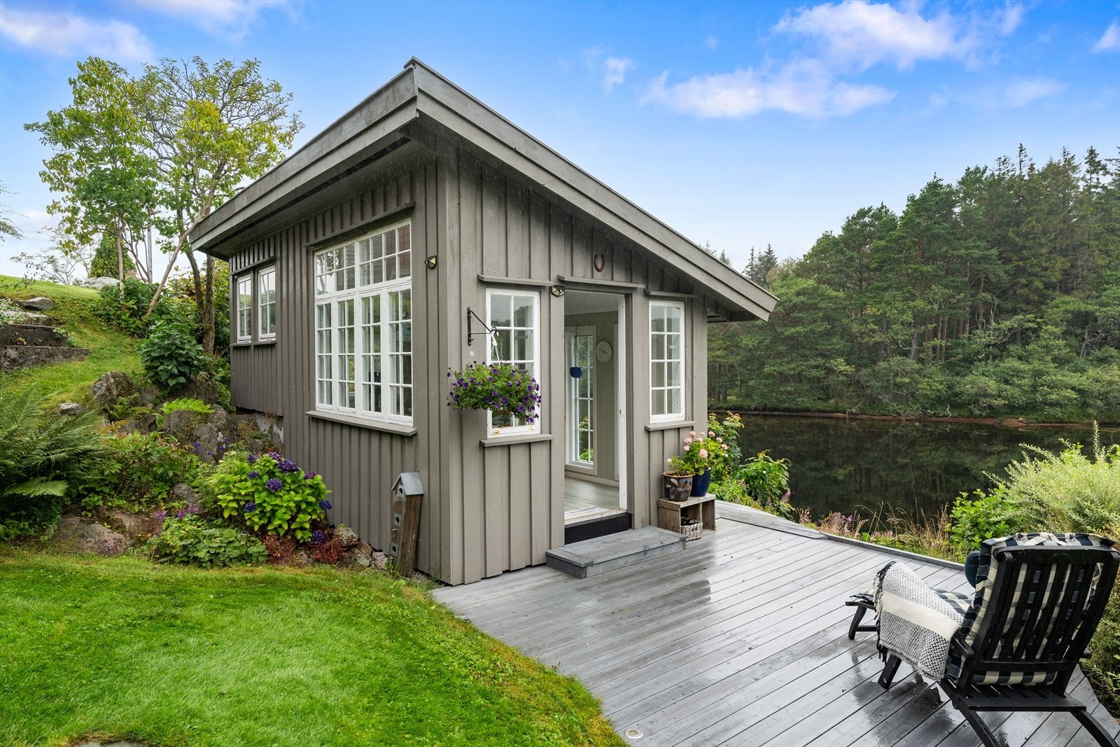 Utestuen kan brukes hele året. Den er isoliert og det er lagt inn strøm. Galleribilde