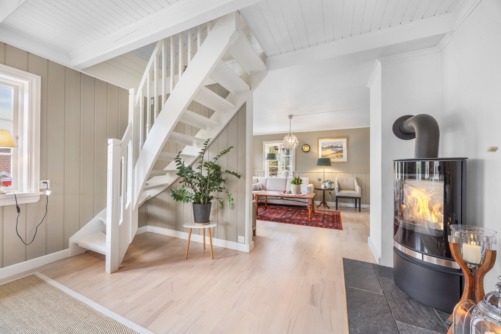 Også her er det varmepumpe (ny oktober 2024) og vedovn Galleribilde