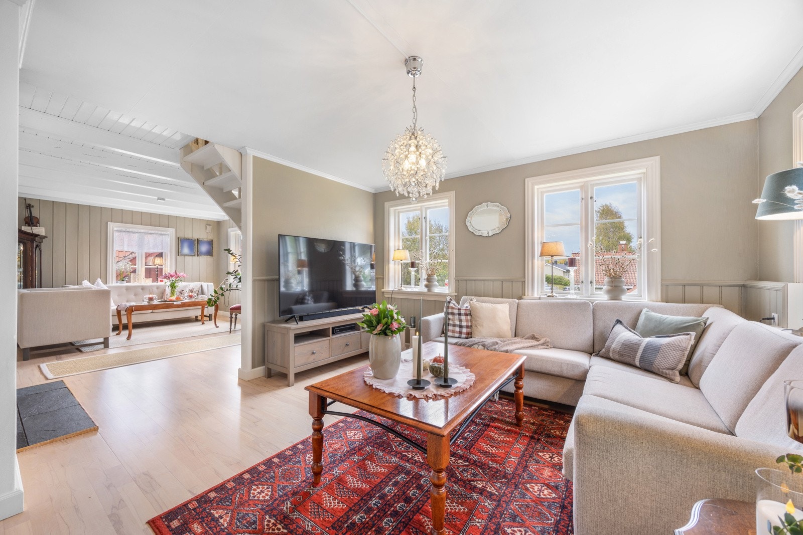 Her er det parkettgulv som ble slipt for ca 3 år siden Galleribilde