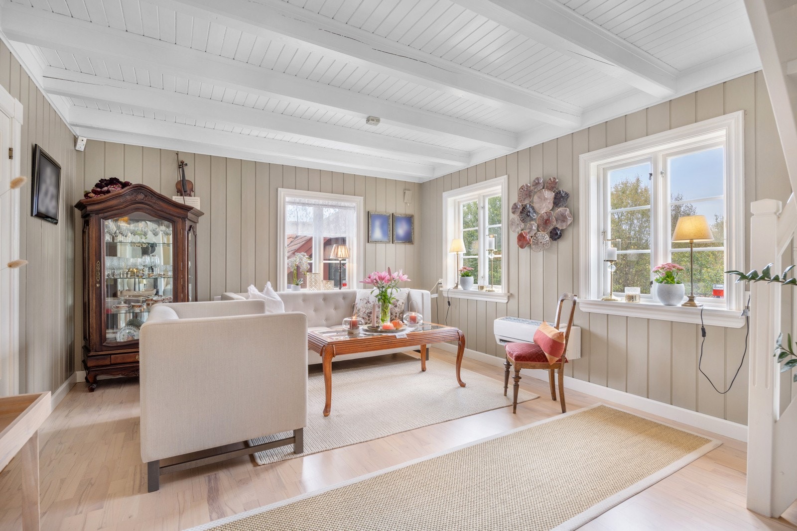 Lyst, romslig og innbydende Galleribilde