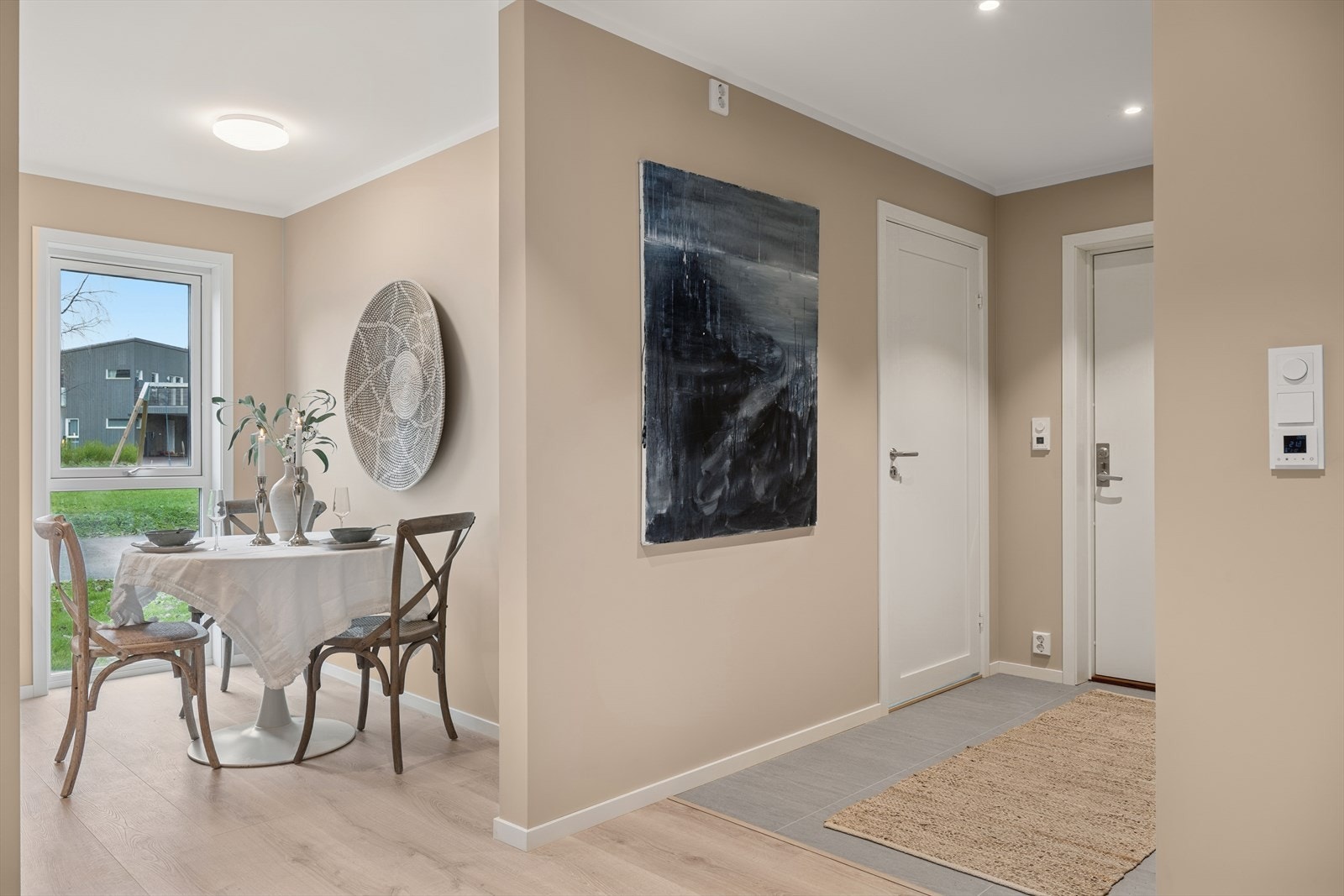 Det er elektrisk gulvvarme i alle rom i 1. etg. bortsett fra boden. Galleribilde