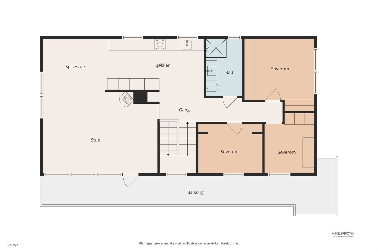 Hovedetasjen rommer stue, kjøkken, tre soverom og bad, med utgang til en langstrakt balkong. Galleribilde