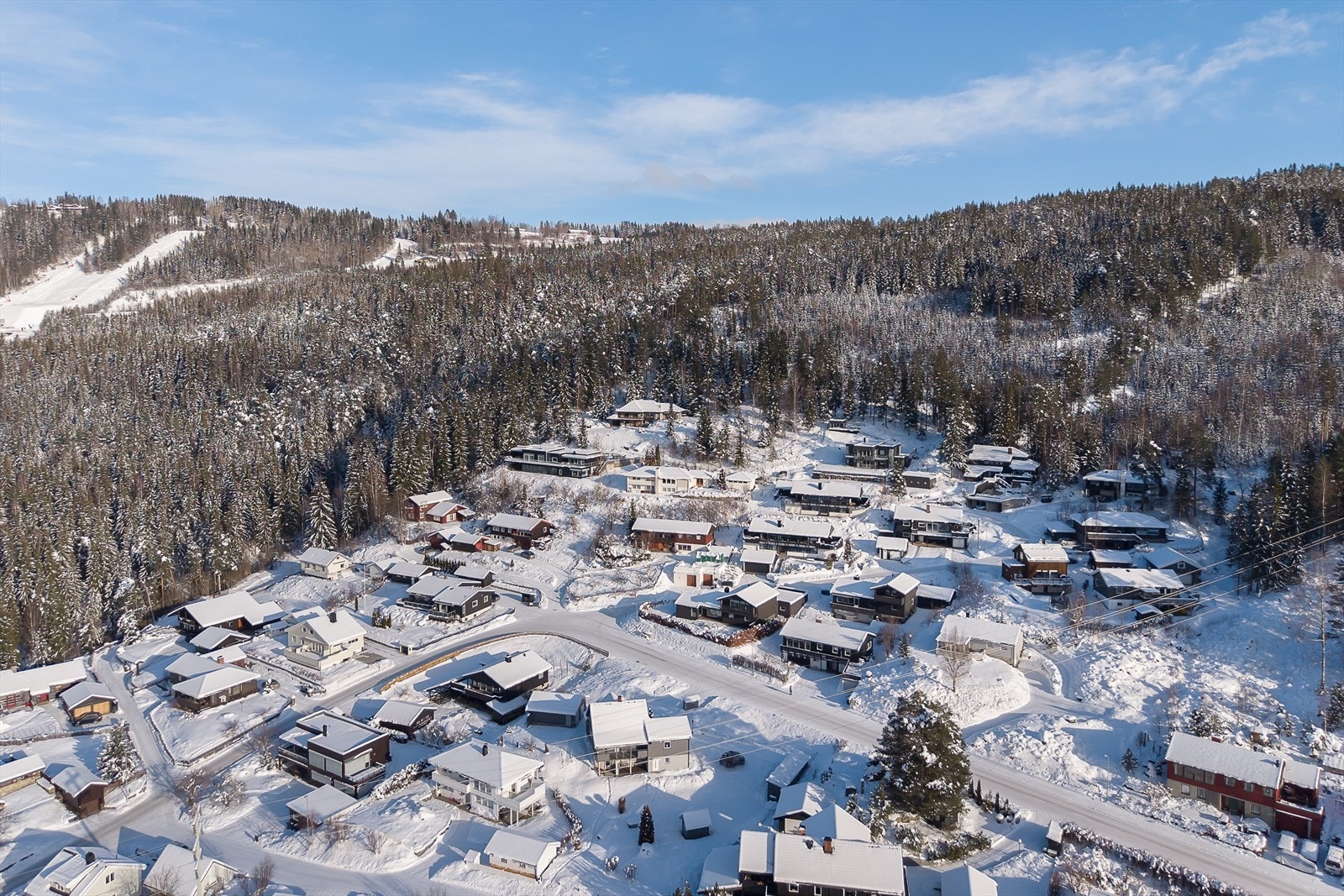 Fra Nybu er det kun ca. 1,5 km til Lillehammer sentrum. Galleribilde