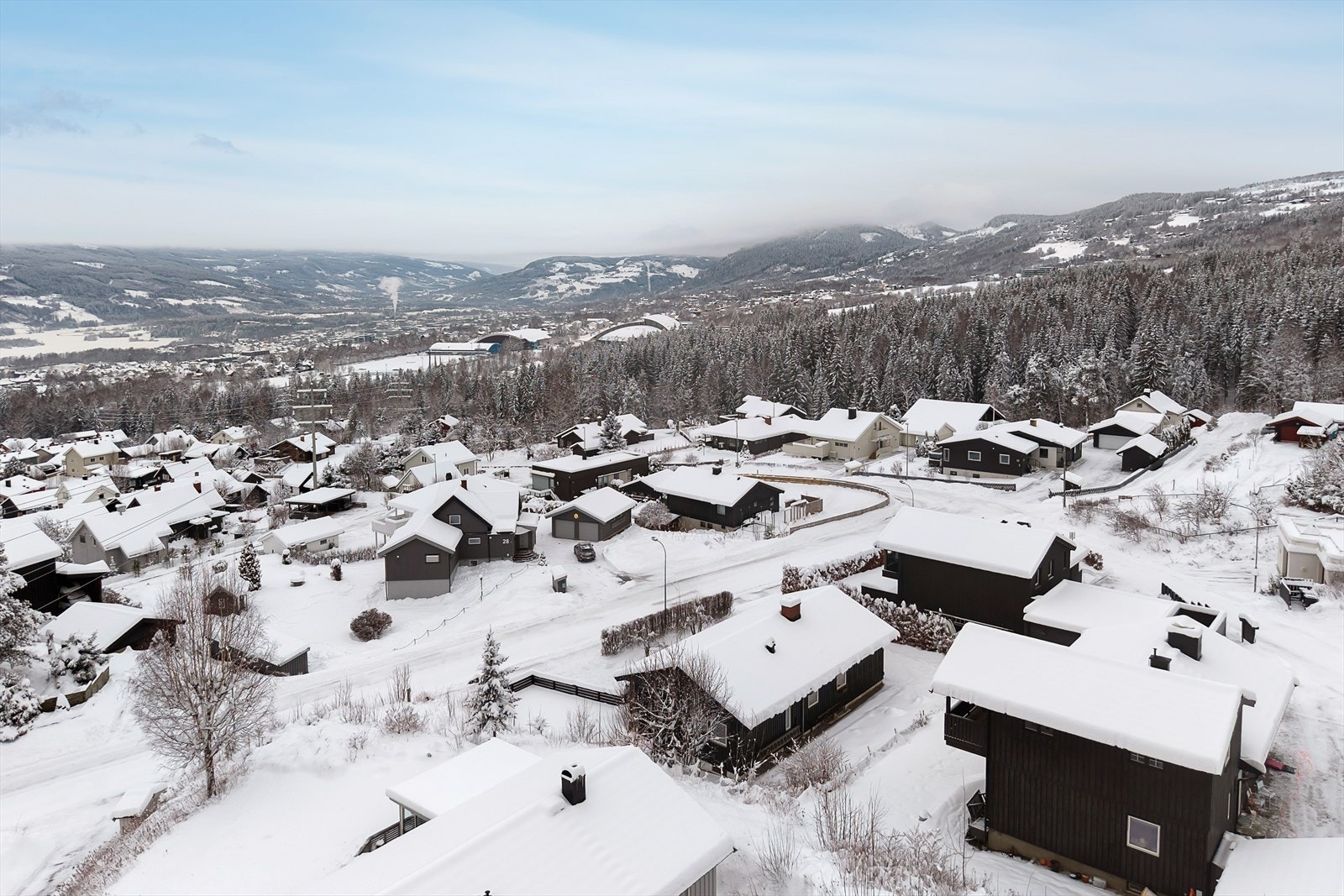 Beliggenheten gir en fin kombinasjon av nærhet til både byen og store grøntarealer. Galleribilde