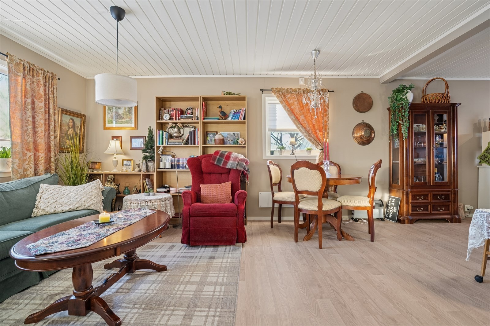 Spisegruppen tar plass i egen sone og inviterer til sosiale og hyggelige måltider med kjente og kjære. Galleribilde