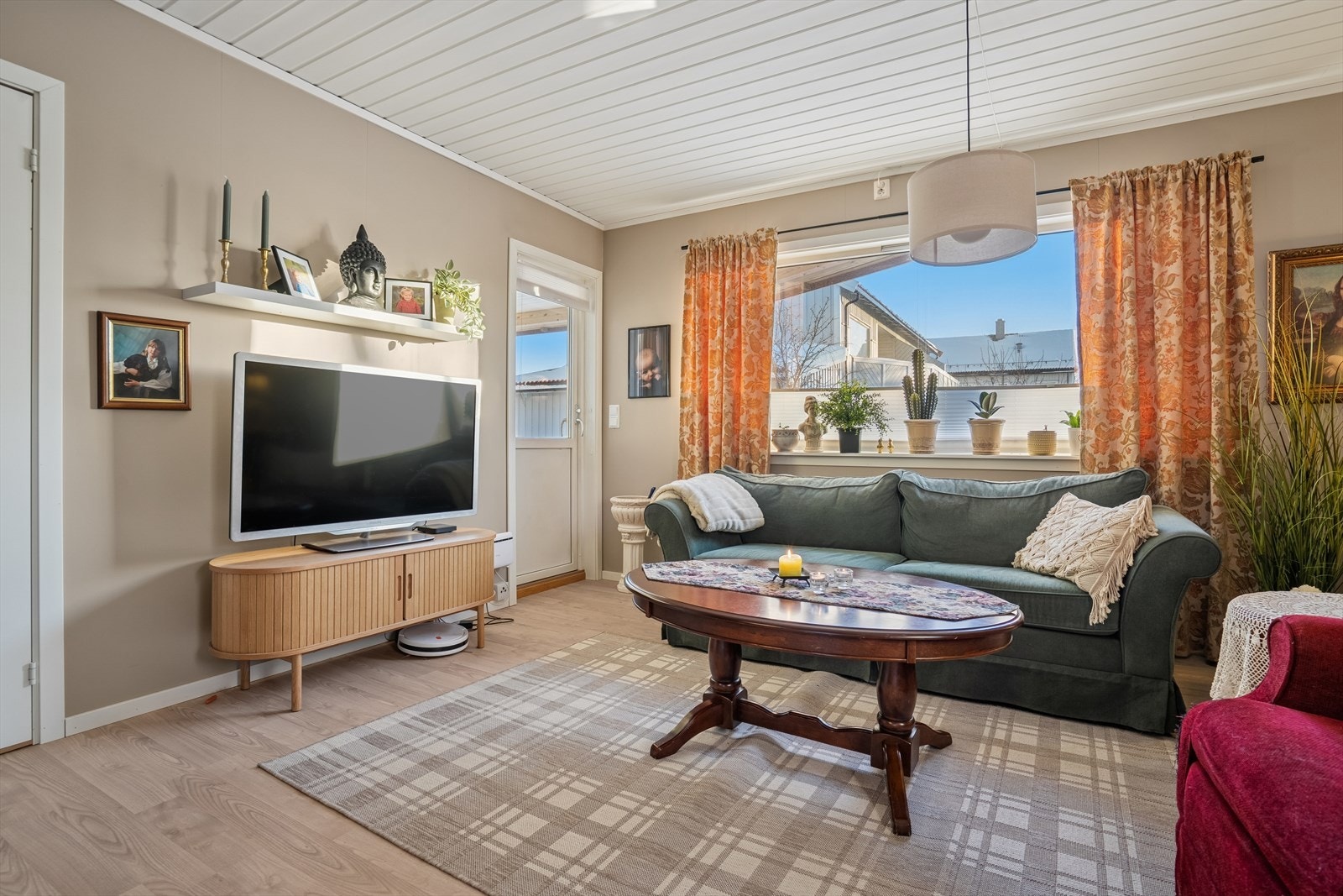 Gode vindusflater sørger for at rommet får godt med naturlig lys. Galleribilde