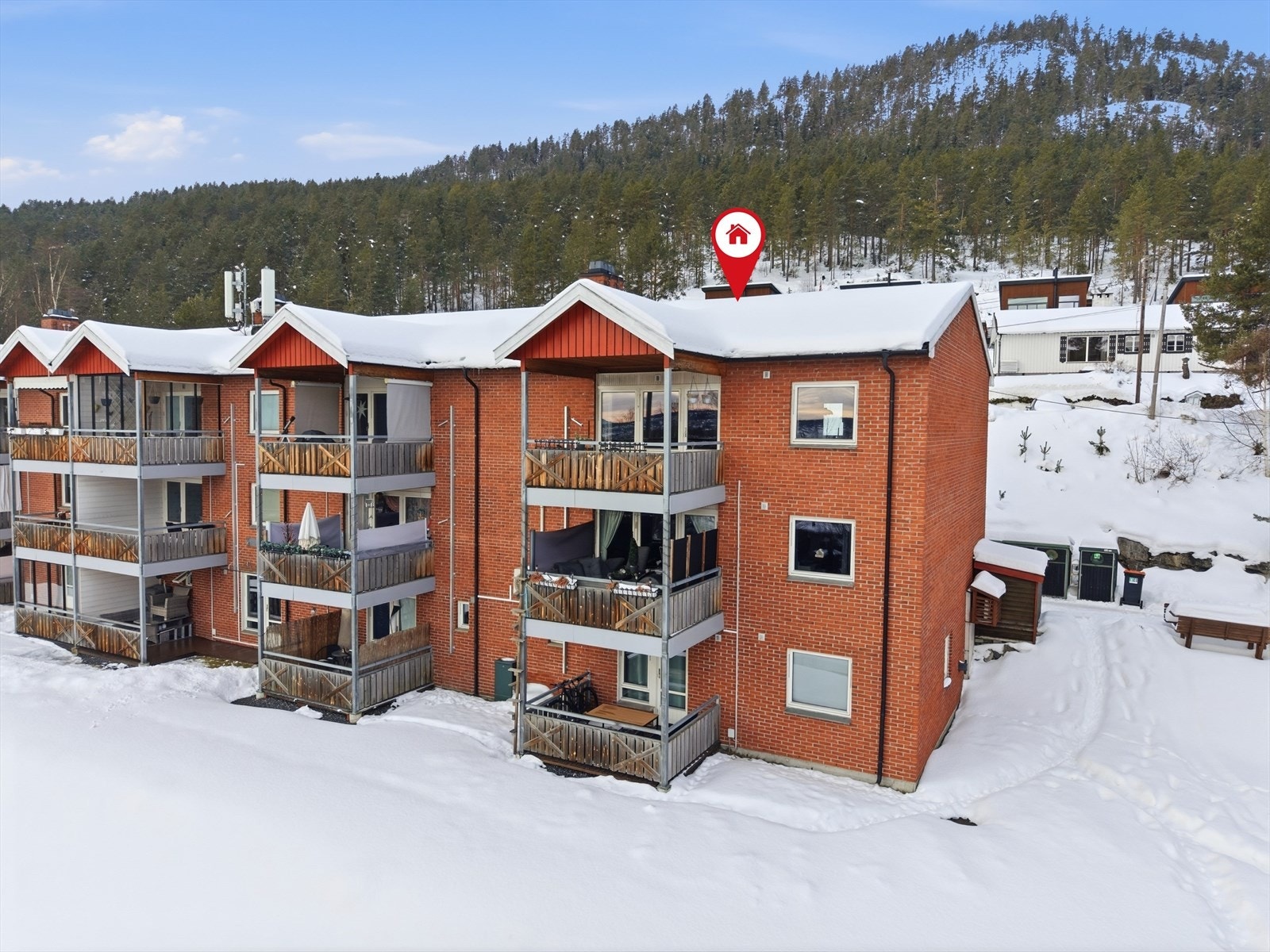 Fin toppleilighet i enden av bygget Galleribilde