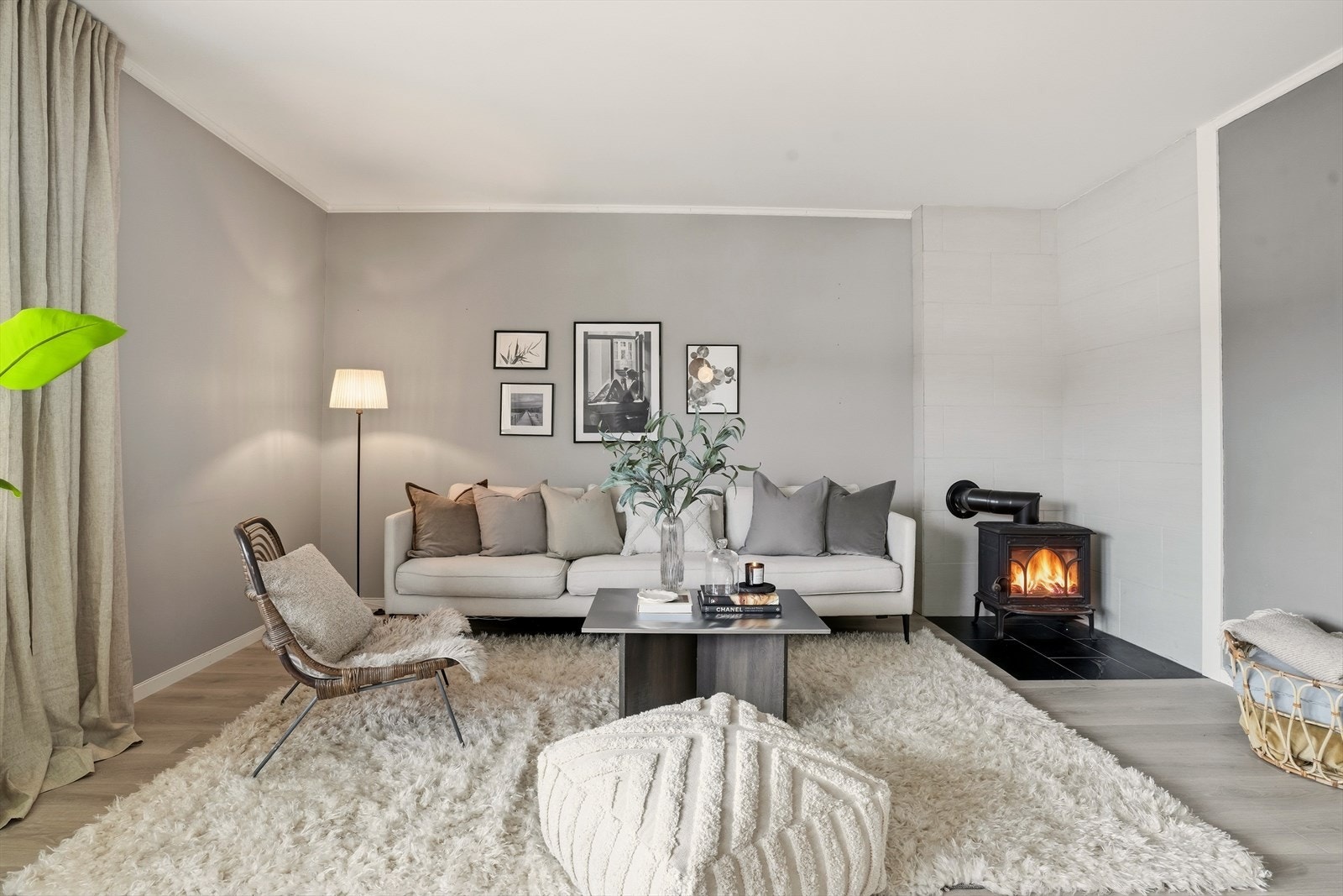 Oppvarmingen baserer seg på elektrisitet og vedfyring Galleribilde