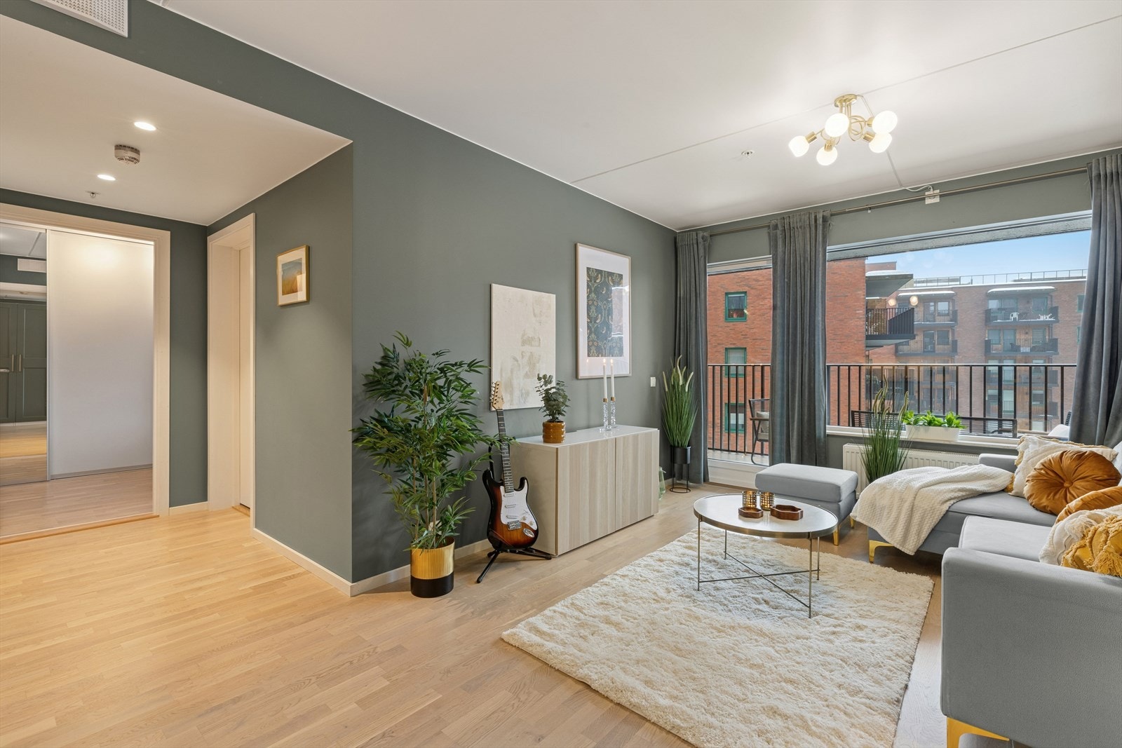 Innbydende stue med fin planløsning. Galleribilde