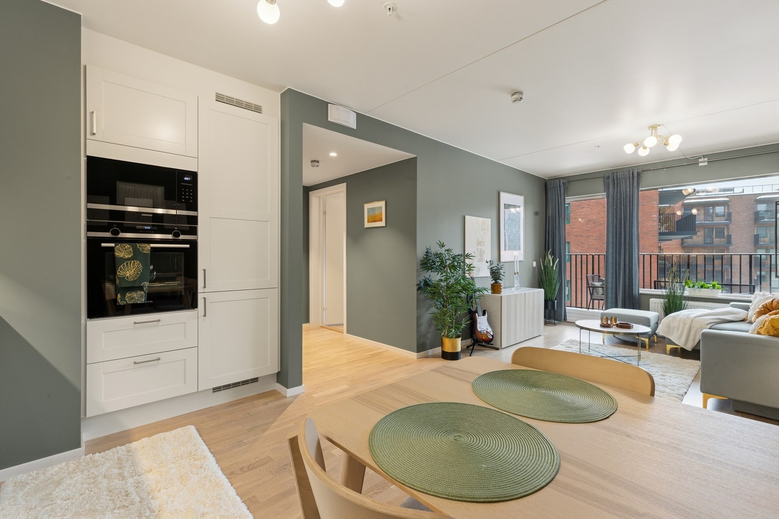 Stuen oppleves som enkel å møblere. Galleribilde