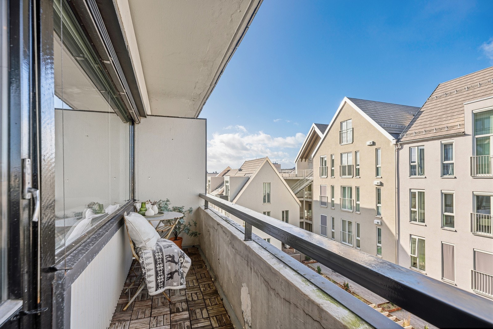 Balkongen er vendt mot bakgård Galleribilde