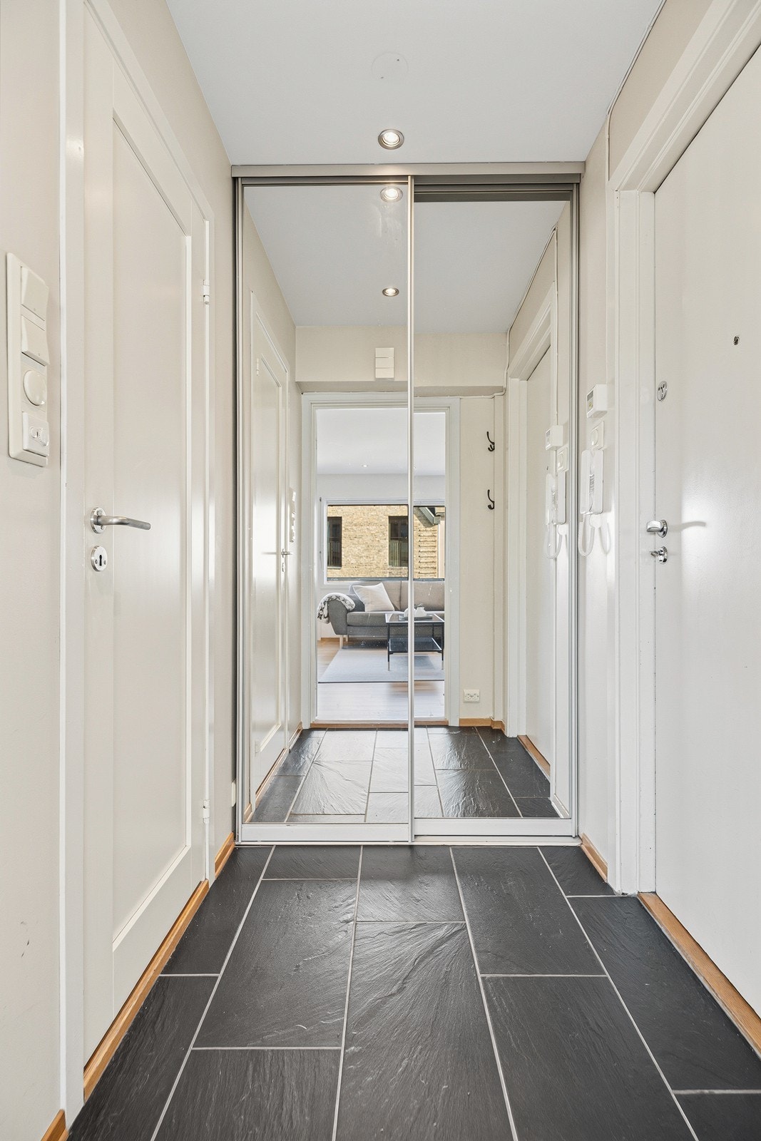 Her er det også god plass i garderobe Galleribilde