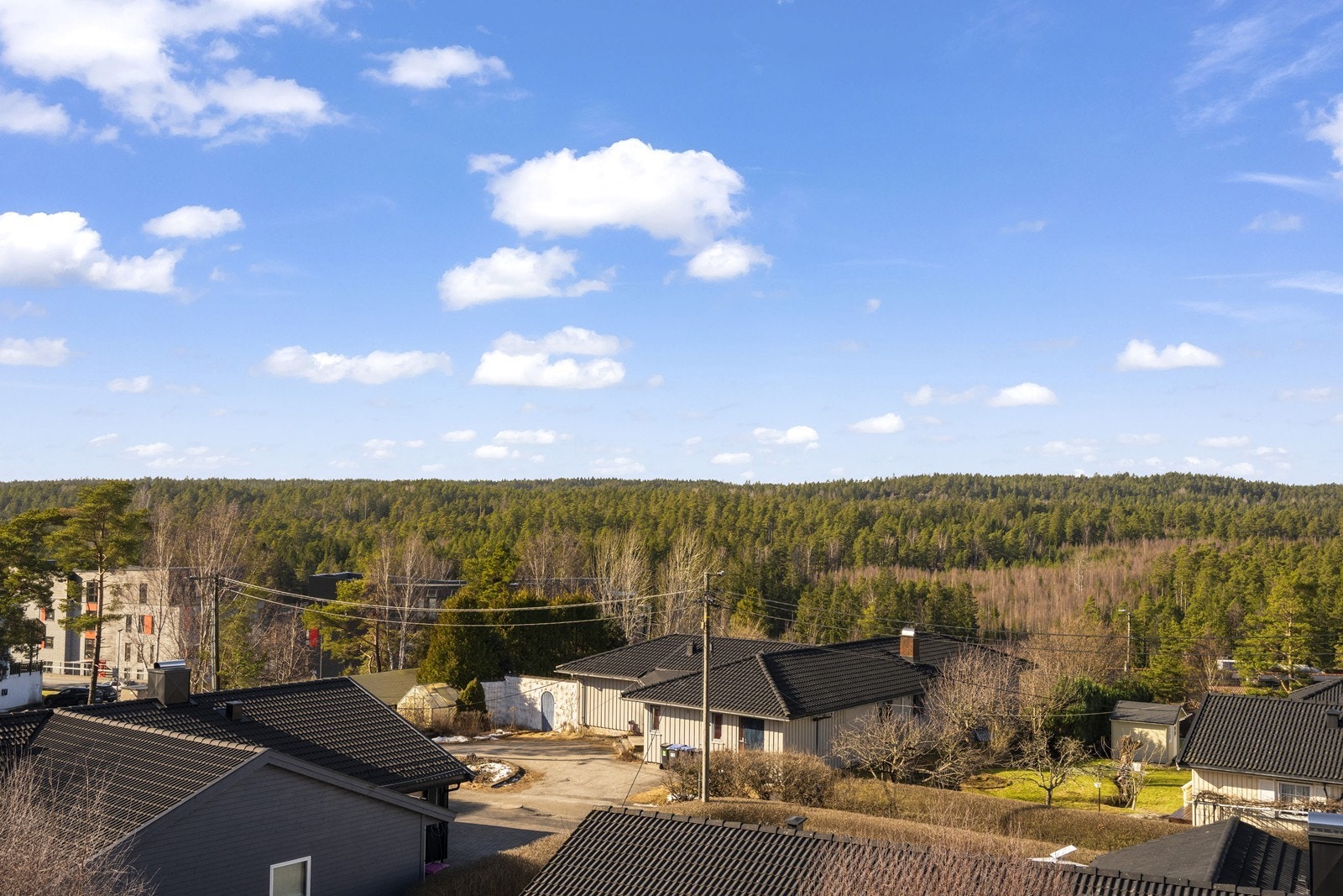 Området byr på gode turmuligheter med umiddelbar nærhet til skog og mark i Fredrikstadmarka. Galleribilde