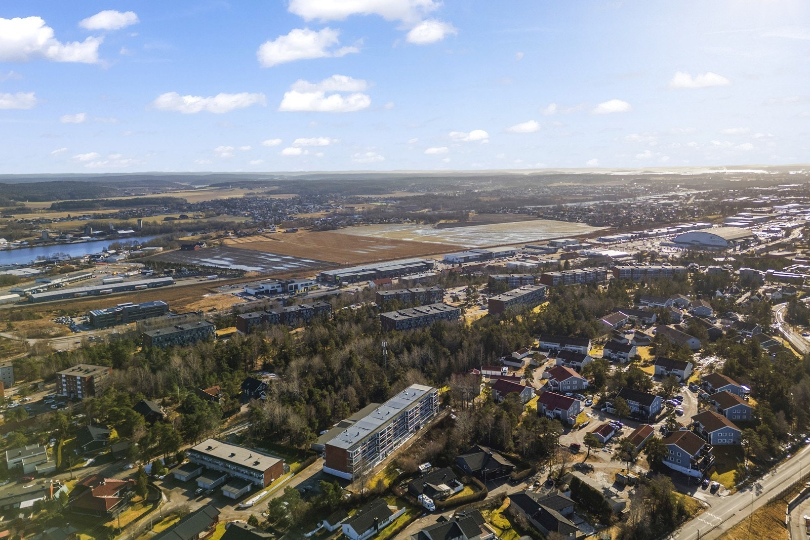 Østfoldhallene med et bredt utvalg av butikker og servicetilbud er en kort kjøretur unna. Galleribilde
