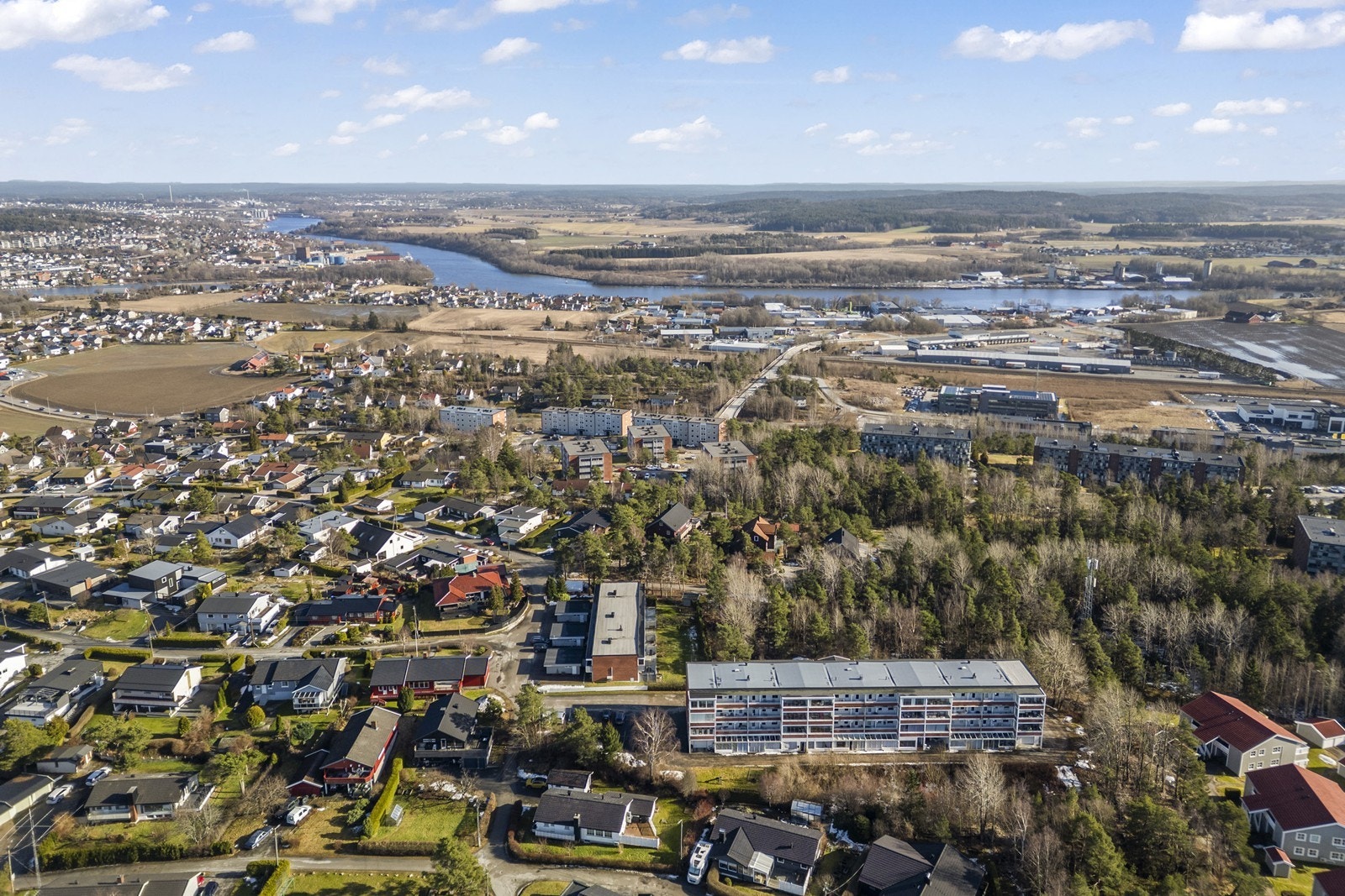 Nærmeste bussholdeplass, Moselia, ligger kun to minutters gange unna med hyppige avganger. Galleribilde