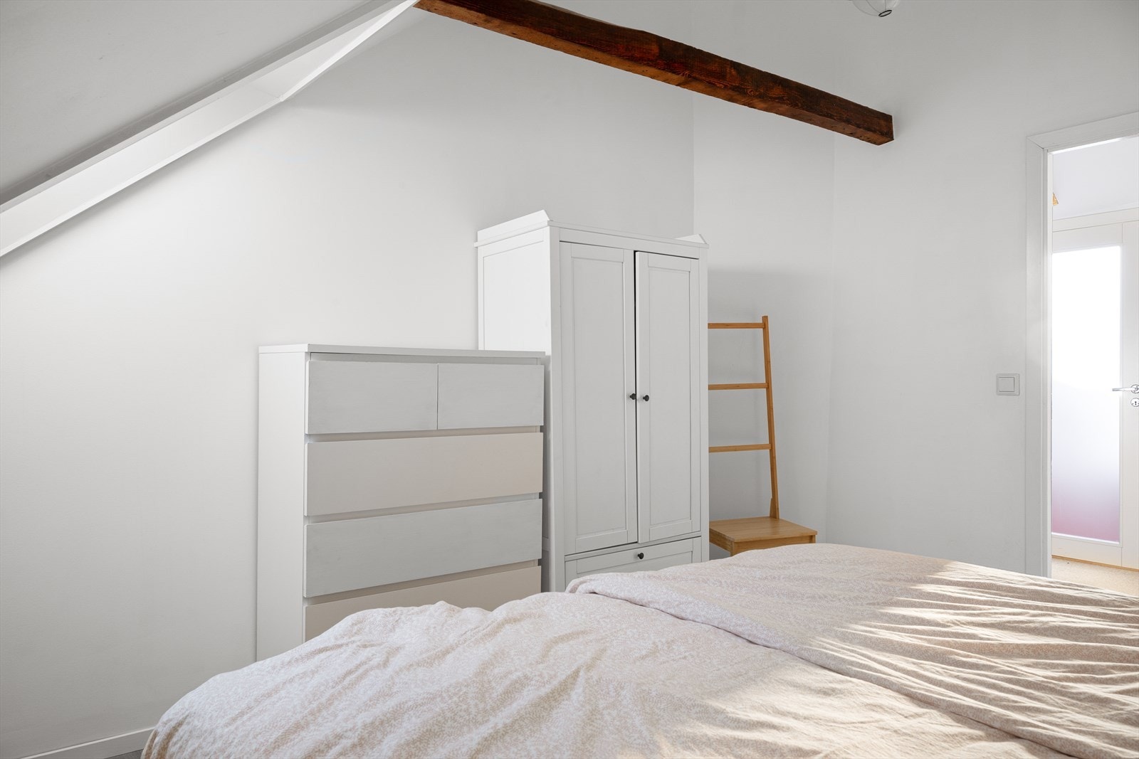 Luftig med god plass til garderobe Galleribilde