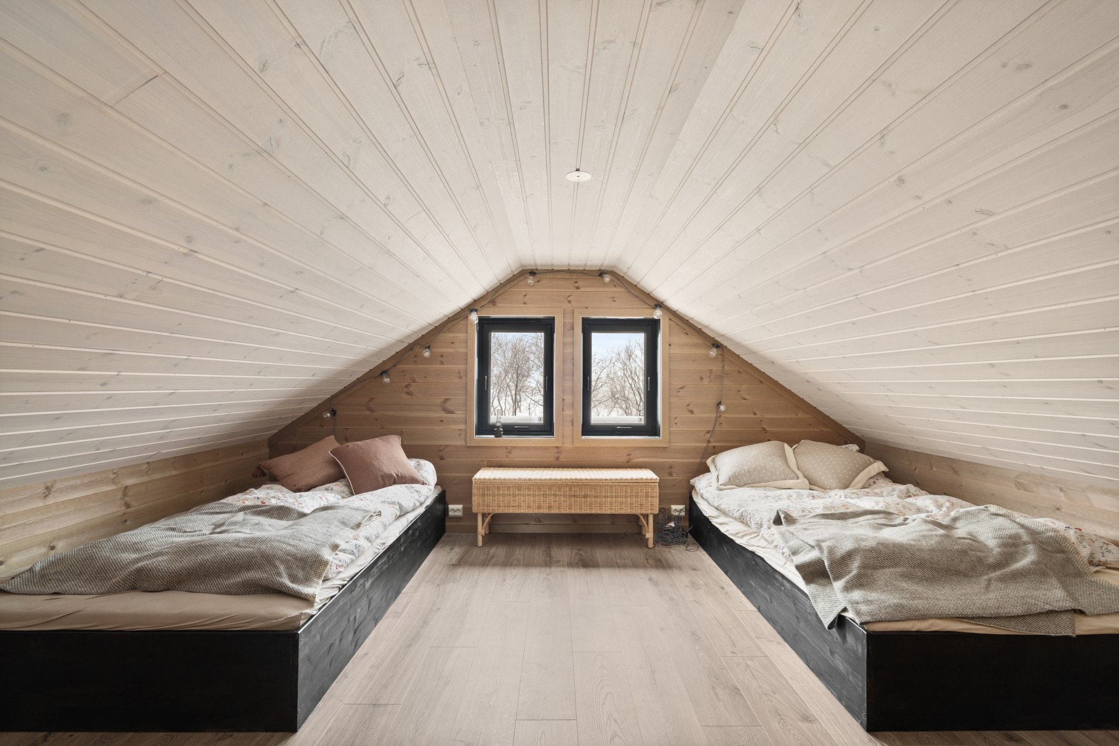 På loftet er den ene enden innredet som soverom. Galleribilde