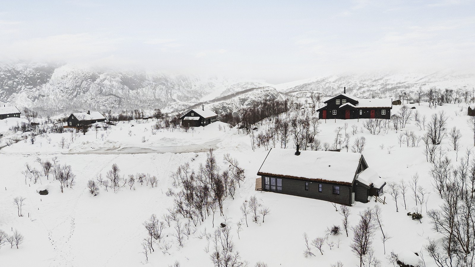 Meget fin plassering i et nyere og populært hyttefelt hvor det er oppkjørte skiløyper like ved. Galleribilde