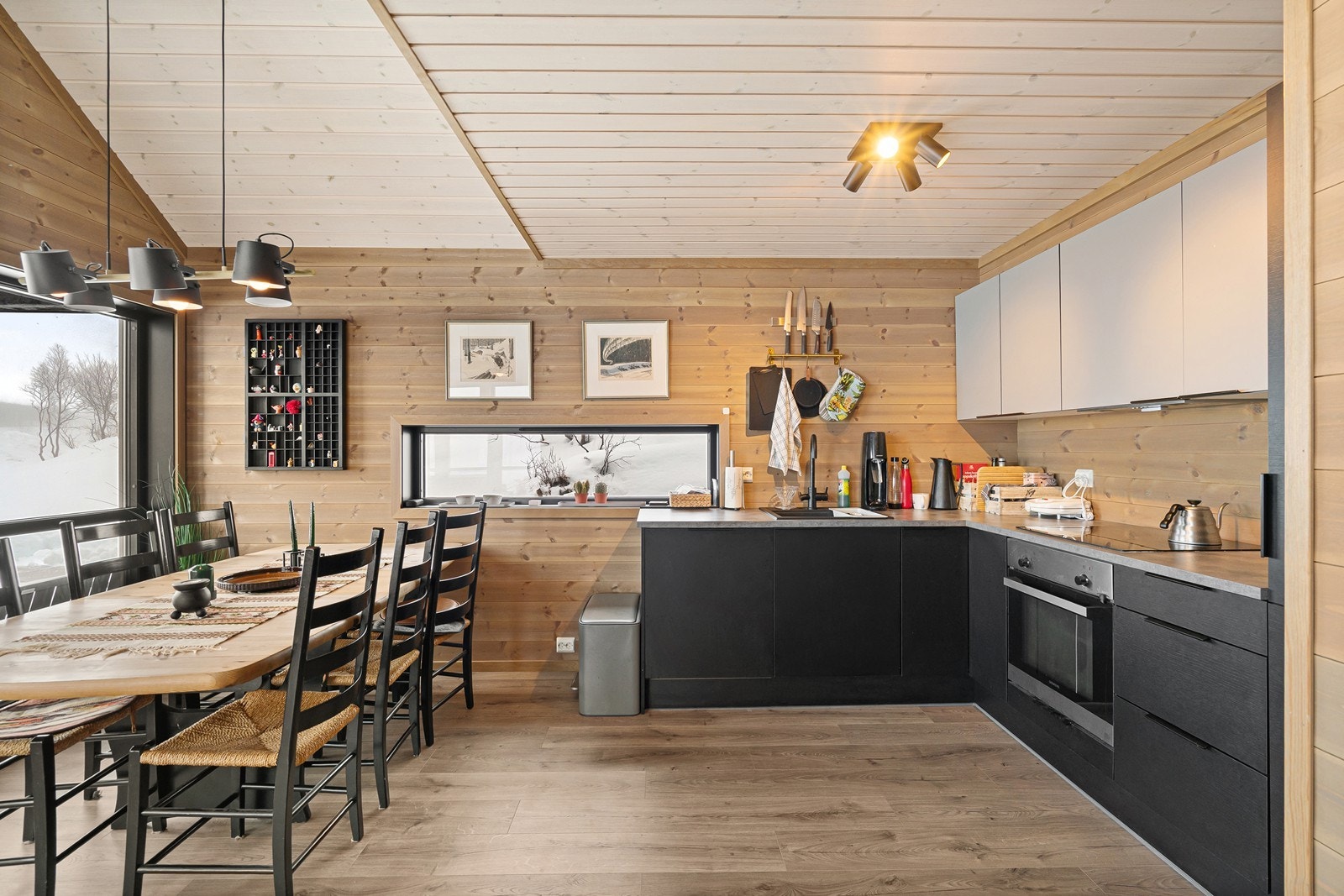 God oppbevaringsplass i over - og underskap Galleribilde