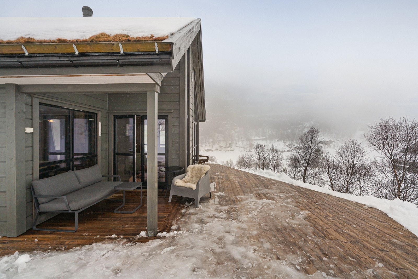 Terrassen er på 65 kvm og har nydelig utsikt over Kodlhomstjødna Galleribilde