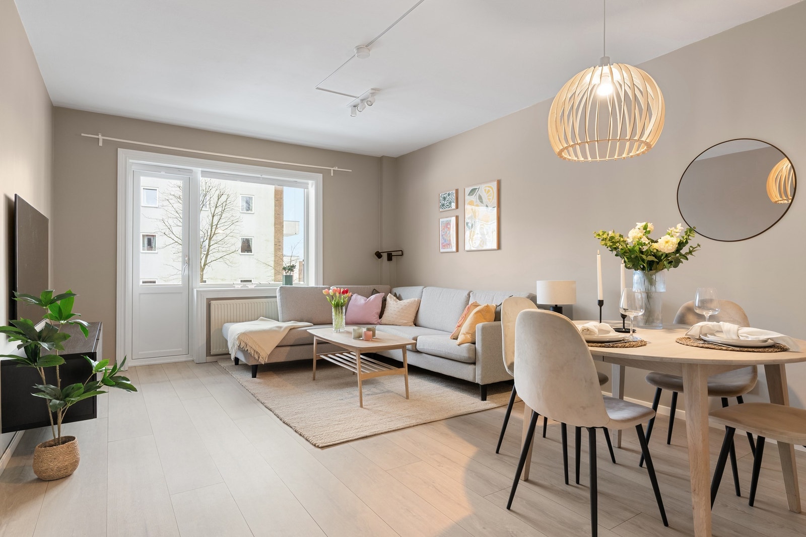 Jonas Ekse Hovland v/Krogsveen har gleden av å presentere en lys og delikat 3-roms på populære Ensjø. Galleribilde