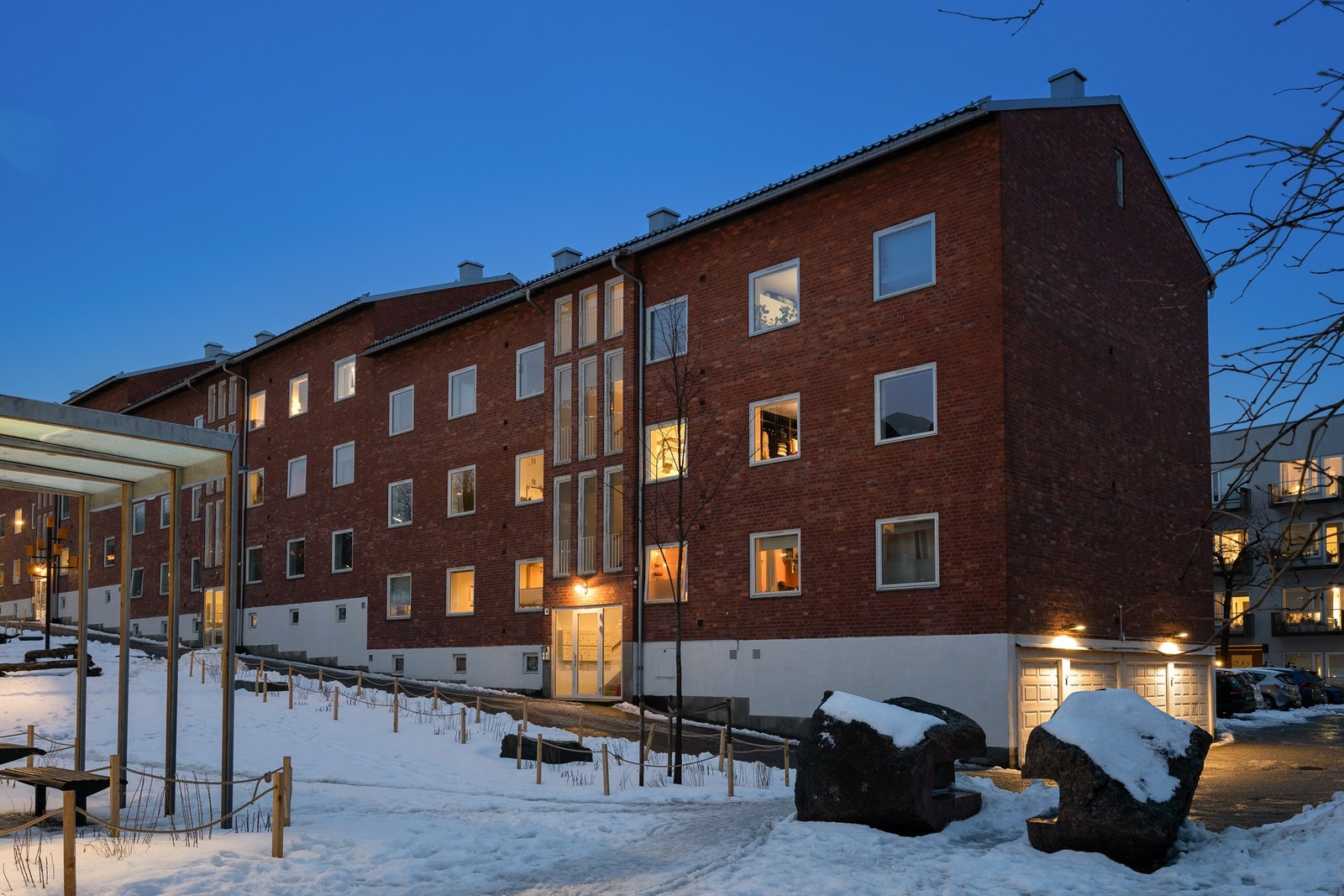 Hverdagslogistikken er enkel med både Kiwi og Rema 1000 innen gangavstand. Galleribilde